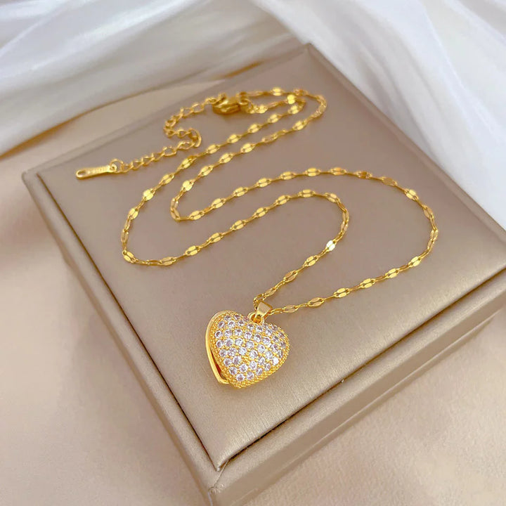 Anamorela Nude Luxe Love Pearl Necklace